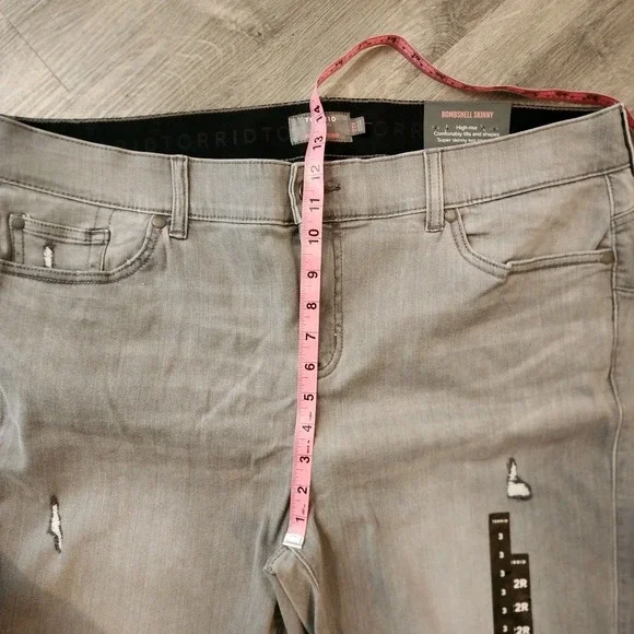 NWT Torrid Bombshell Skinny Jeans 22 Gray Distressed‎ High Rise Soft Stretch - Picture 12 of 16